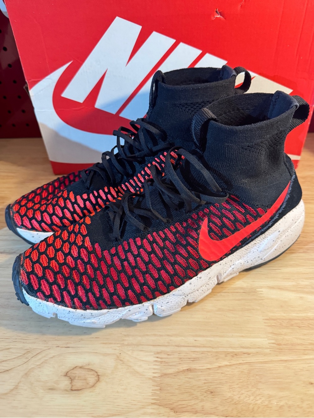 Nike Men’s Air Footscape Magista Flyknit Size 10.5